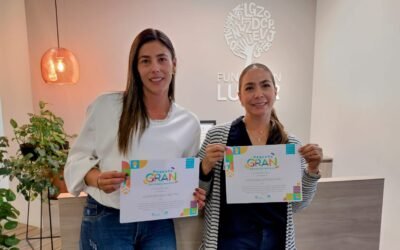 Nuestra directora jurídica y nuestra coordinadora administrativa recibieron pequeño gran reconocimiento